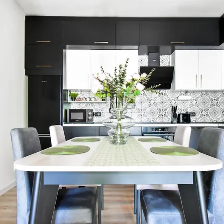 Apartment Prime Spot For 5 Full Kitchen Wi-fi Ac *